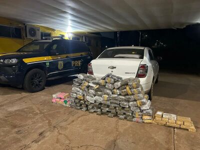 Imagem da notícia PRF apreende 132 kgs de drogas em carro com casal e bebê de dois meses em Água Clara